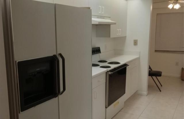 901 SW 138 unit: C-406