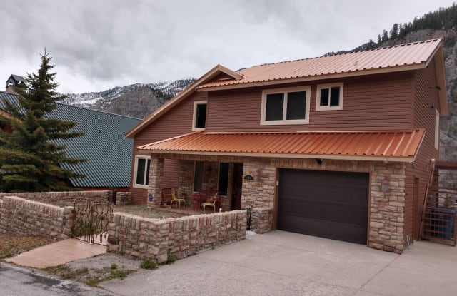 407 Crestview Drive - 407 Crestview Dr, Mount Charleston, NV 89124