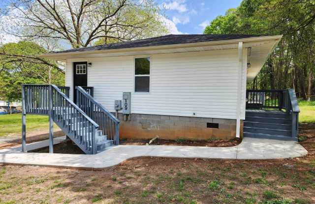 Photo of 109 2nd Street