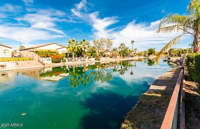 642 E TORREY PINES Place