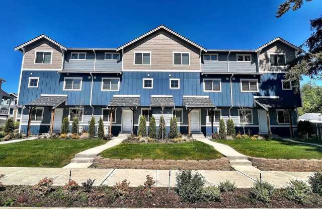 Modern 3BR / 2.5BA Townhome in Port Orchard – Spacious, Bright, and Conveniently Located