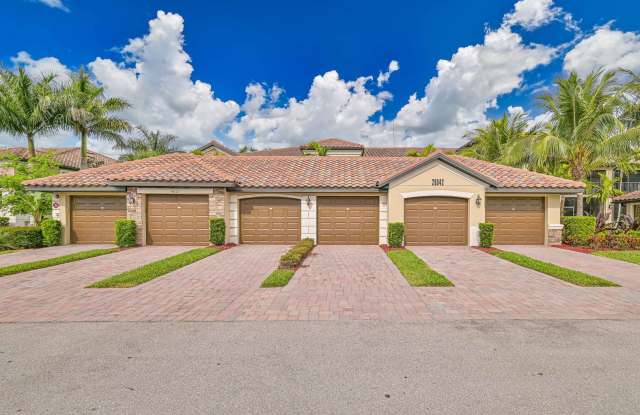 **2 + Den Condo - 1 Car garage - Fully Furnished - Short Term Lease (5.11 - 11.30) **