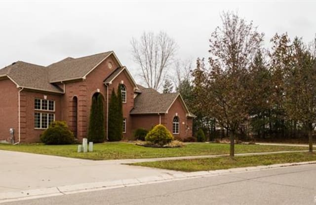 39700 GOLFVIEW Drive - 39700 Golfview Dr, Wayne County, MI 48167