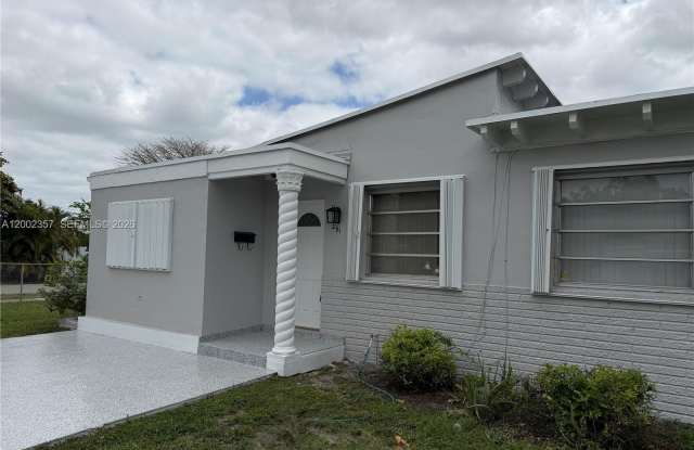 251 SW 69th Ave