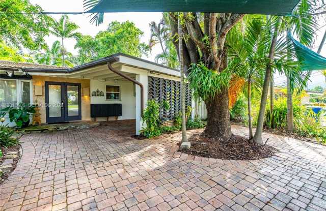 1930 NW 32nd Ct