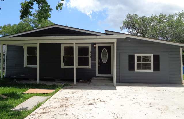 Photo of 324 Azalea Street