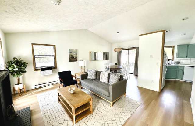 Photo of 189 Crestline Duplex