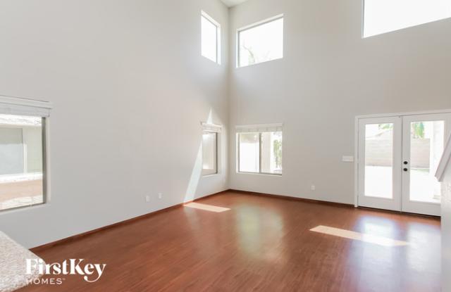 321 East Mule Train Trail