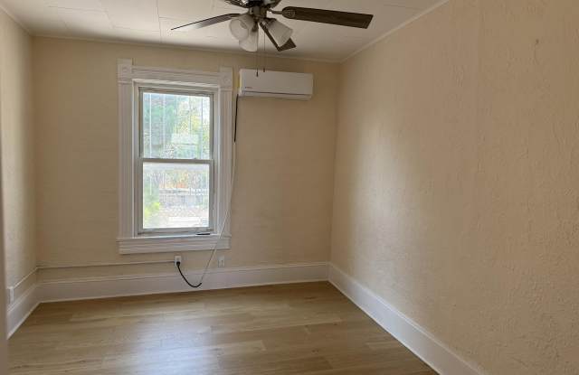 709 N Saint Vrain unit: 4