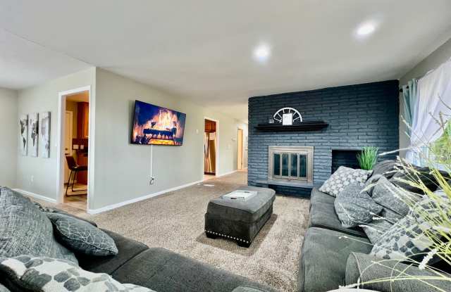 Modern  Bright Raised Ranch Near Downtown