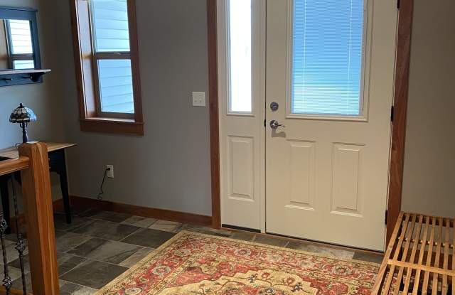 444 22nd Avenue Southwest