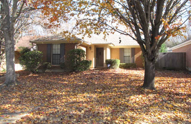 1613 Woodmere Loop
