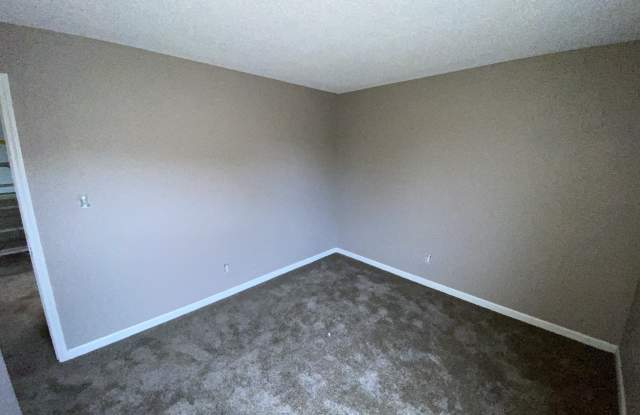 2475 Lakecrest Drive