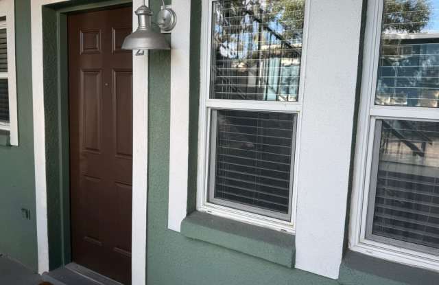 2040 Arlington St Apt 2