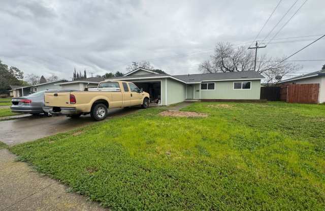 Charming 3 Bedroom, 2 Bathroom Located in Rancho Cordova.