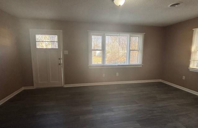 3-Bedroom convenient to South Elm-Eugene and I-40