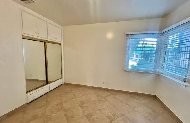 Photo of Bright  Spacious Unit in the Heart of Burbank – Utilities Included!
