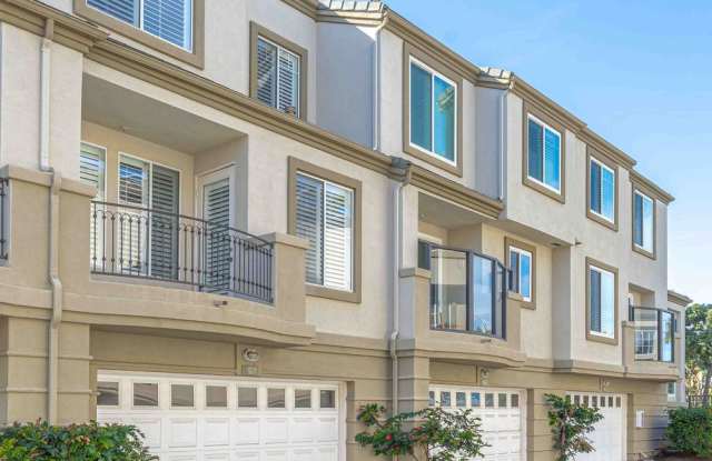 Luxury Furnished Townhome in Beachside Gated Community