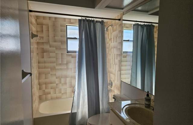 385 E Hartford Street unit: 8A