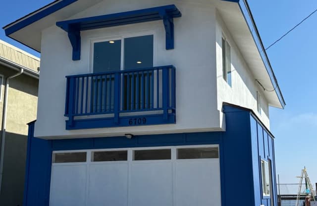 6709 Del Playa