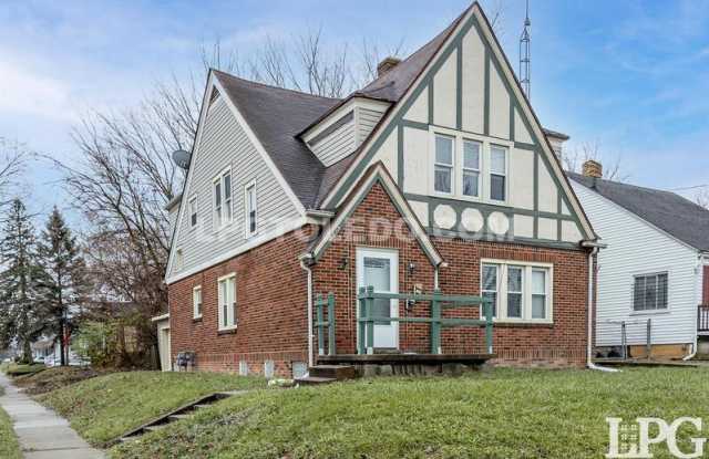 2517 Montebello Rd Upper