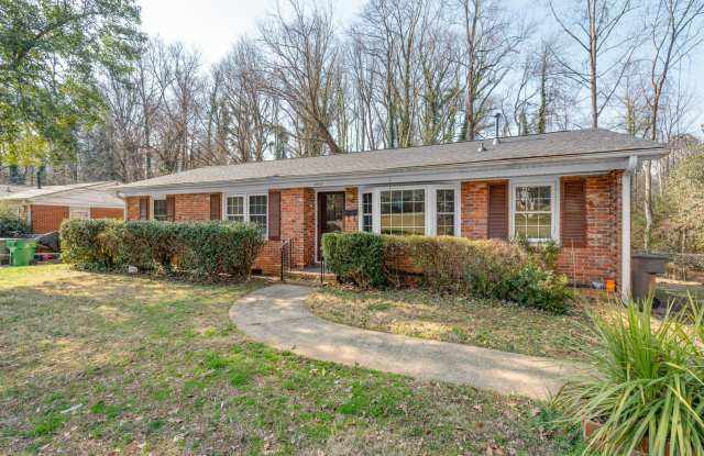 Cute 3-Bedroom Brick Ranch in Oakhurst!