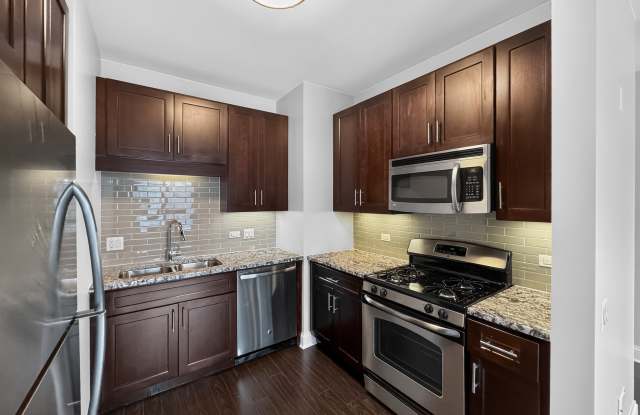 Photo of 61 W Hubbard St