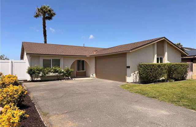 415 Calle Neblina
