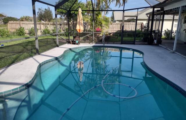 297 SW Glenwood Drive