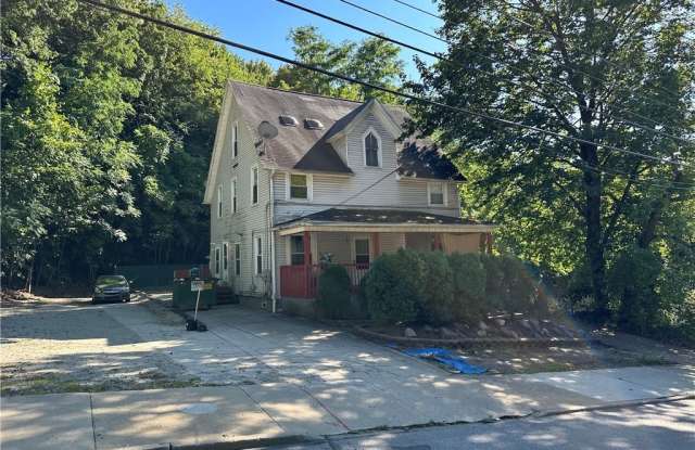 144 W Tallmadge Avenue