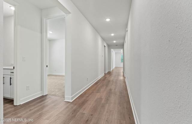 968 LIGHTSEY CROSSING Lane