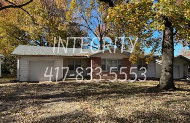 1935 S Wedgewood Ave - 1935 South Wedgewood Avenue, Springfield, MO 65807