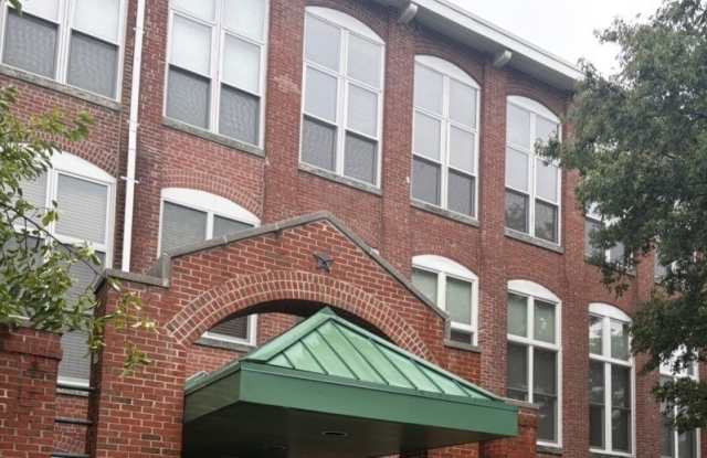 280 Main St