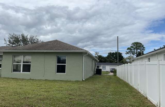 1002 SW Romaine Lane