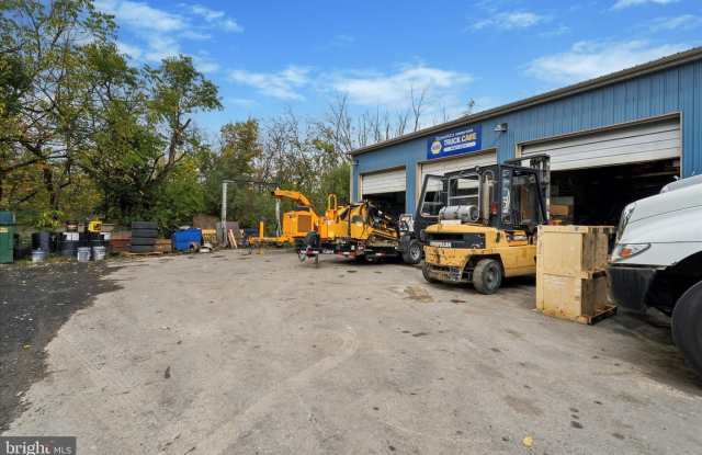 901 TOWNSHIP LINE Road