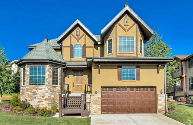 Photo of 1355 N COTTAGE Way