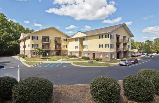 Lakecrest Apartments