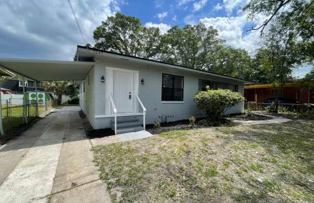 Photo of **4/2 Single Family home Available Now!!**