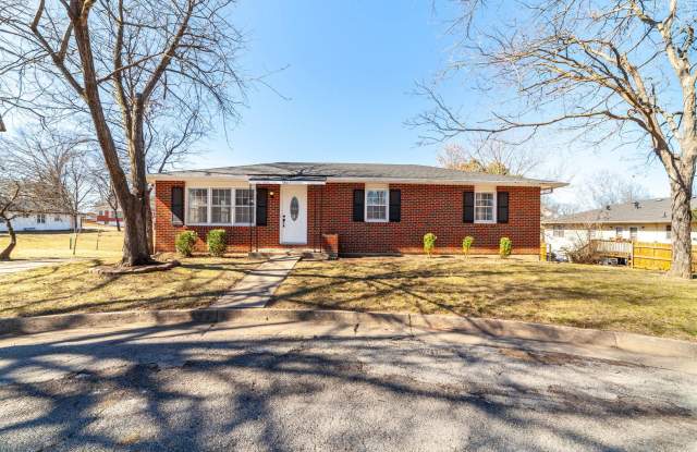 House In COLUMBIA, MO- Close to Campus! - 1603 Norma Court, Columbia, MO 65203