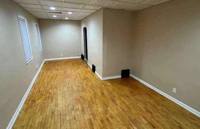 380 Oak St - 1