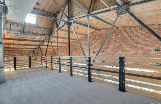 Photo of 3033 Blake St