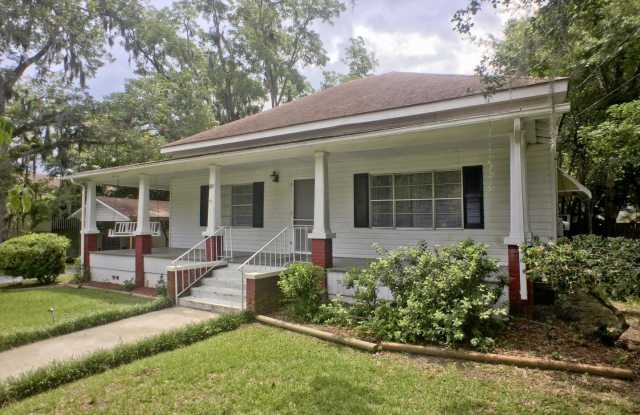 Updated Springfield Two Bedroom House with Porch and Back Yard!