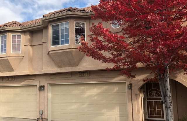 Bright and Open 3 Bed 3 Bath Townhome in Gated Peak View Villas - 5082 Peak Villa Heights, Colorado Springs, CO 80917