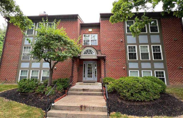 4 FOURWOOD COURT