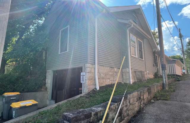 211 1/2 N Madison