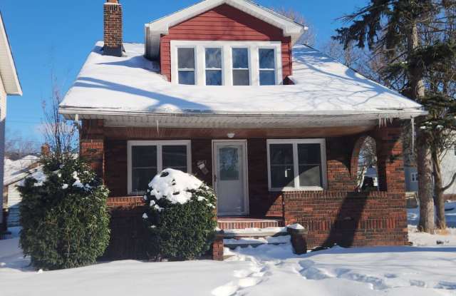 Charming 5-Bedroom Property in Prime Location