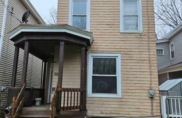 755 Woodlawn Ave