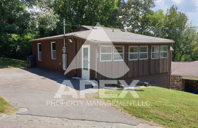 2Bd - 1 Ba Single Family Home in South Knoxville close to Downtown!