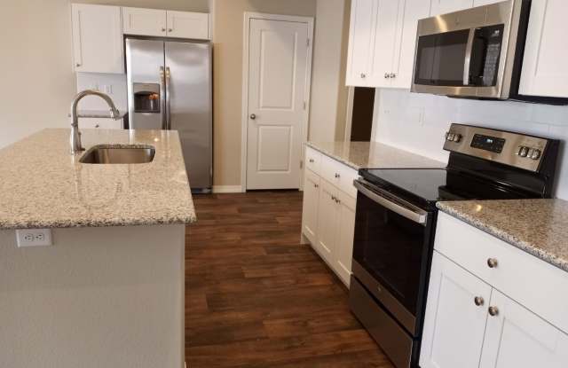 3 Bed 2.5 Bath Home with AC!