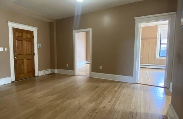 Photo of Large 4 bed in Allston